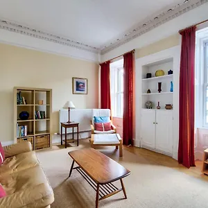 https://guestready-1br-castle-view-home-on-quiet-street.edinburghhotelsuk.org