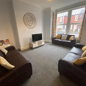 https://palatine-house-blackpool.hotelsin-chester.com
