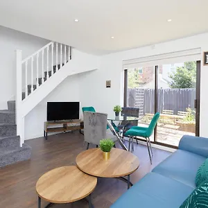 https://modern-2-bed-house-by-city-centre.hotelsin-nottingham.com
