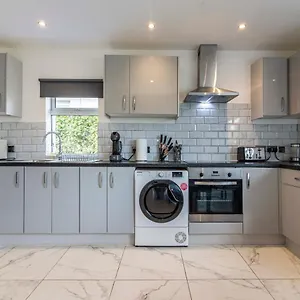 https://beautiful-4-bed-bungalow-hawton-house.hotelsin-nottingham.com